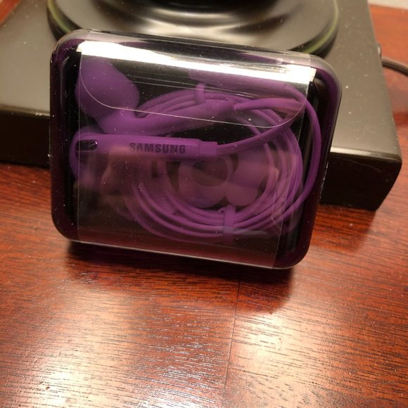 Samsung Other - Samsung headphones, brand new, purple, earbuds